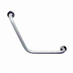 tay-vin-nha-ve-sinh-caesar-gb135v