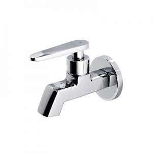 voi-nuoc-lanh-gan-tuong-tay-gat-dep-luxta-l4114t3