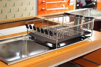 ke-dung-bat-dia-inox-304-co-khay-hung-nuoc-kcm-3660a